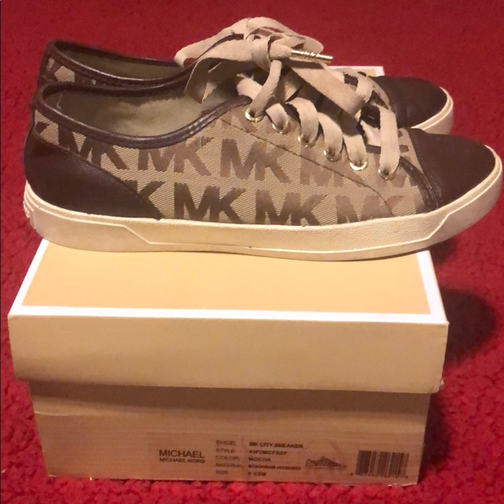 MK Shoes - Picture 3 of 6